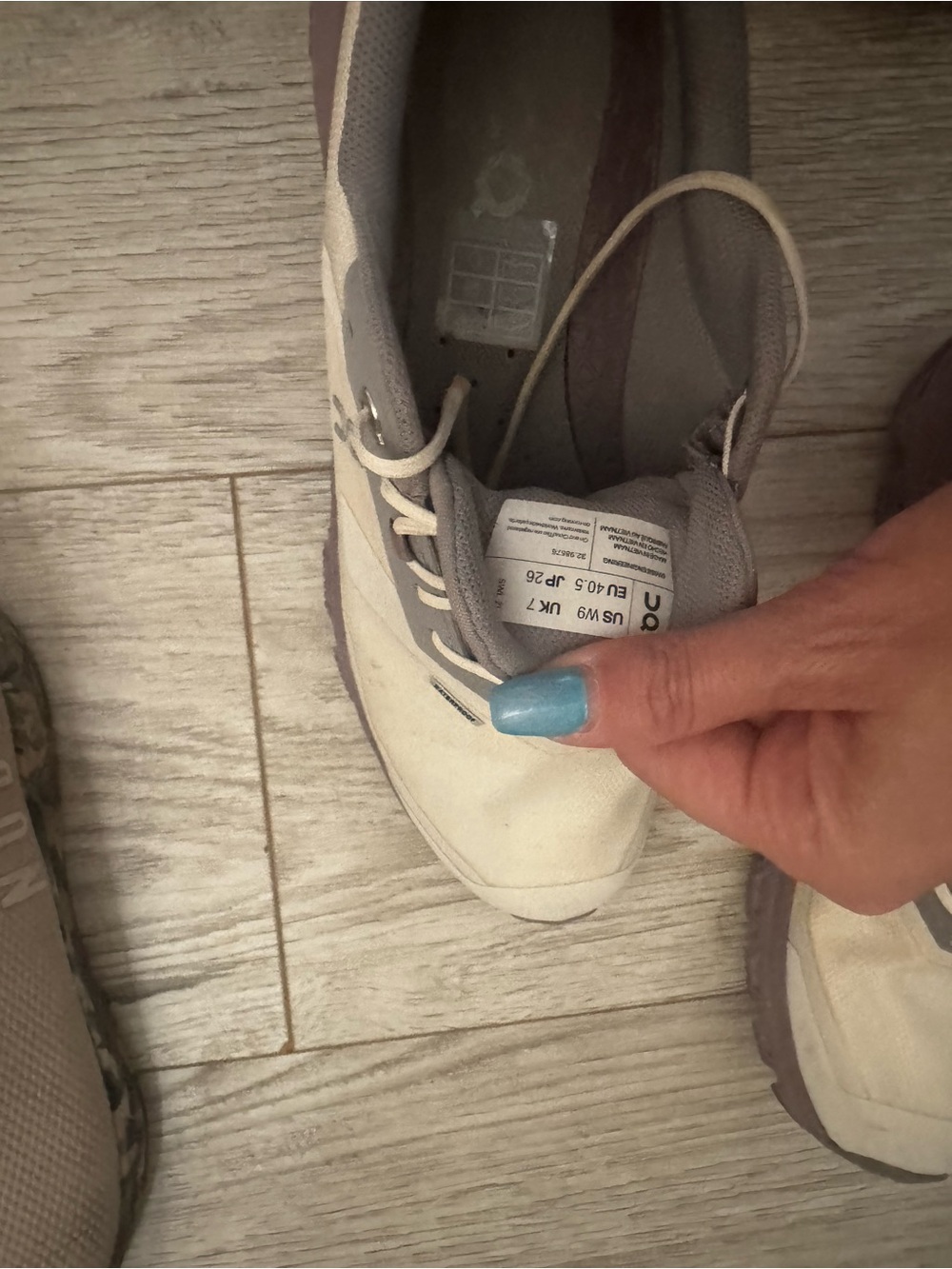 Lightweight Women's Athletic Sneakers in Off-White and Gray